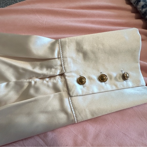 Avantlook Cream Satin Blouse Size Large - Picture 3 of 4
